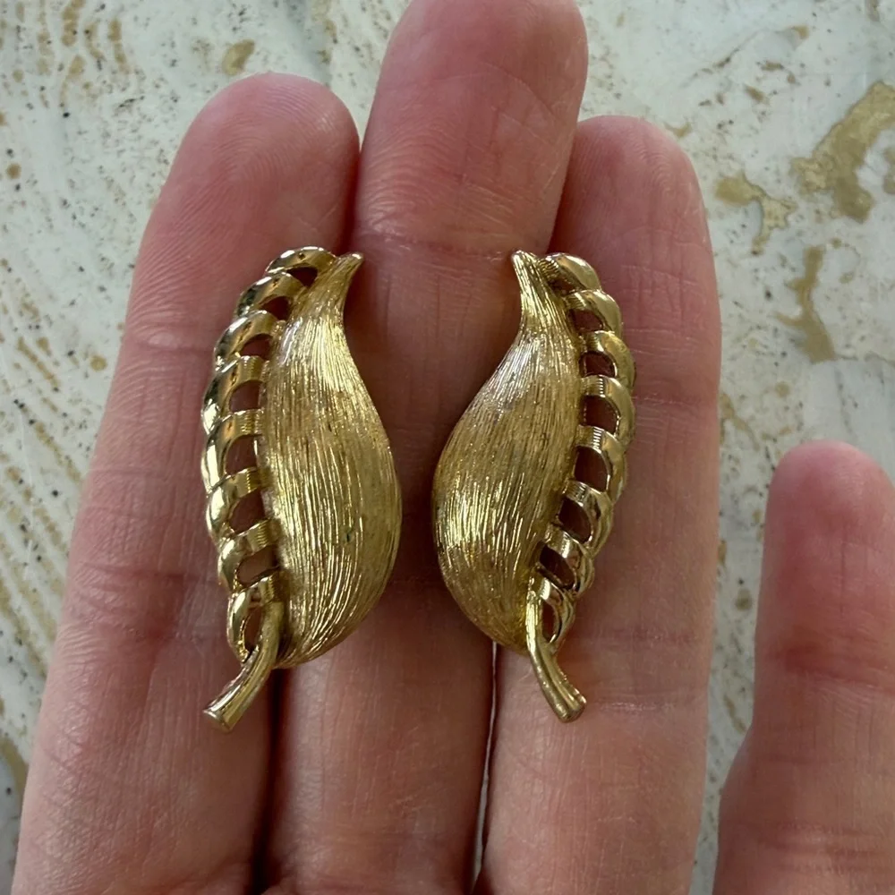 Vintage Monet Gold Tone Clip-On Leaf/Feather Earrings • Statement Jewelry